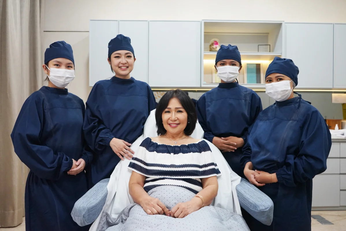 Pasien klinik kontura bersama tim dokter