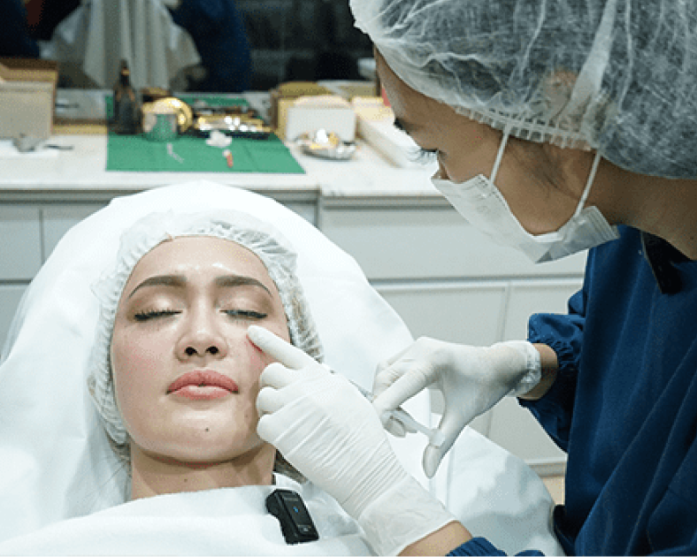 Pasien sedang melakukan treatment evo tox