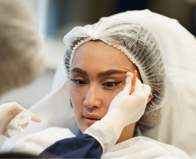 Pasien sedang melakukan treatment eye evo