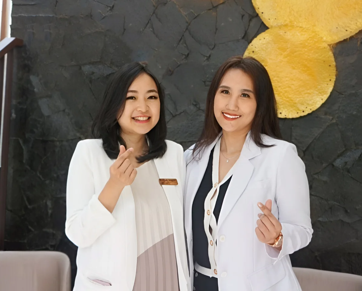 Foto dr. Evelyne Anggun bersama dr. Resty Putri